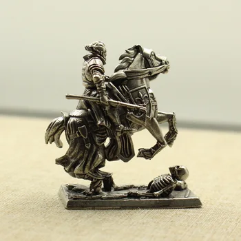 Metal De Cupru De Echitatie Cal De Război Topor Cavaler Figurine Miniaturi Desktop Ornamente Schelet Soldat De Jucarie Model Home Decor Ambarcațiuni