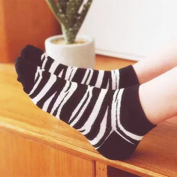 Noi Zebra stripe Model Glezna Sosete femei Alb-Negru Harajuku Ciorapi Scurt Moda șosete Drăguț Minunat Animal Degetele Femei Sox
